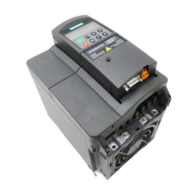 SIEMENS MICROMASTER 6SE6440-2UD22-2BA1 + 6SE6400-1PB00-0AA0 Umrichter